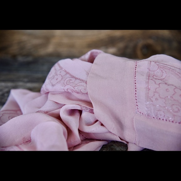 100% Silk Scarf in Delicate Pink 18 x 60 Inches approx in beautiful condition - Picture 4 of 7